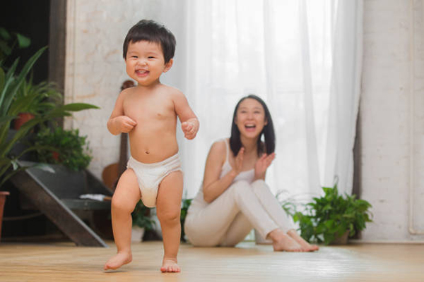 bé 3 tuổi đóng bỉm