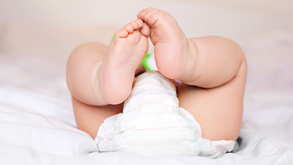 Mép bỉm bị gấp vào trong tạo khoảng trống rò rỉ chất lỏng